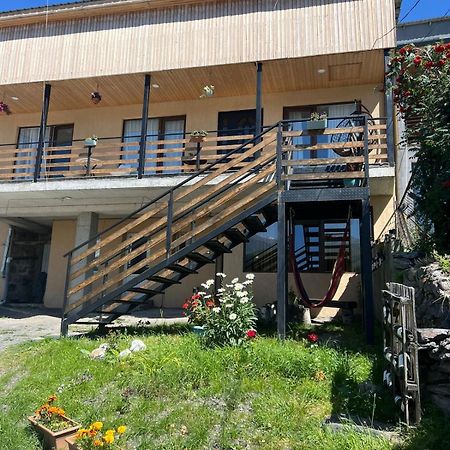 Guesthouse Relax In Kazbegi ภายนอก รูปภาพ