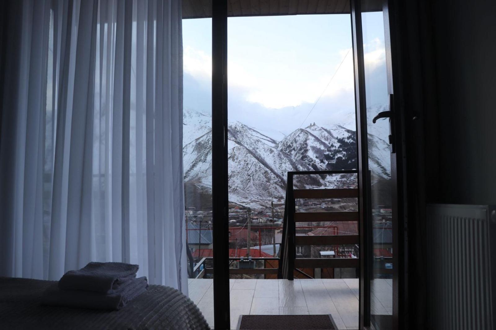 Guesthouse Relax In Kazbegi ภายนอก รูปภาพ