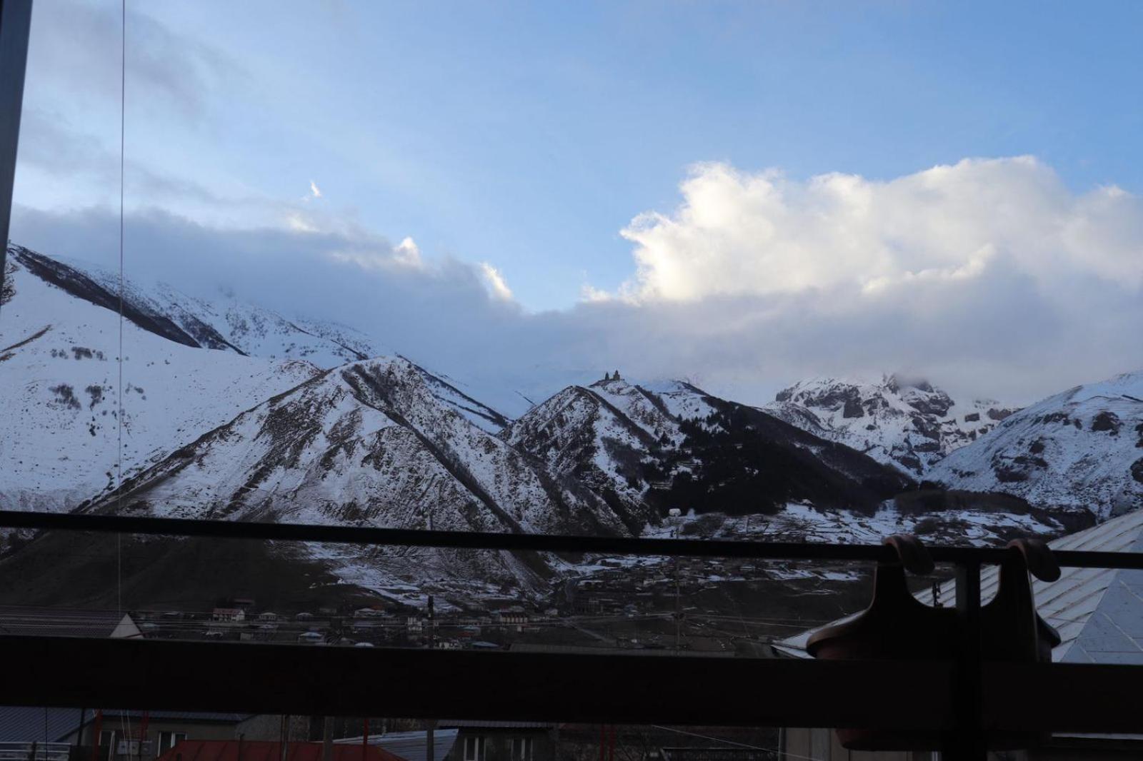 Guesthouse Relax In Kazbegi ภายนอก รูปภาพ