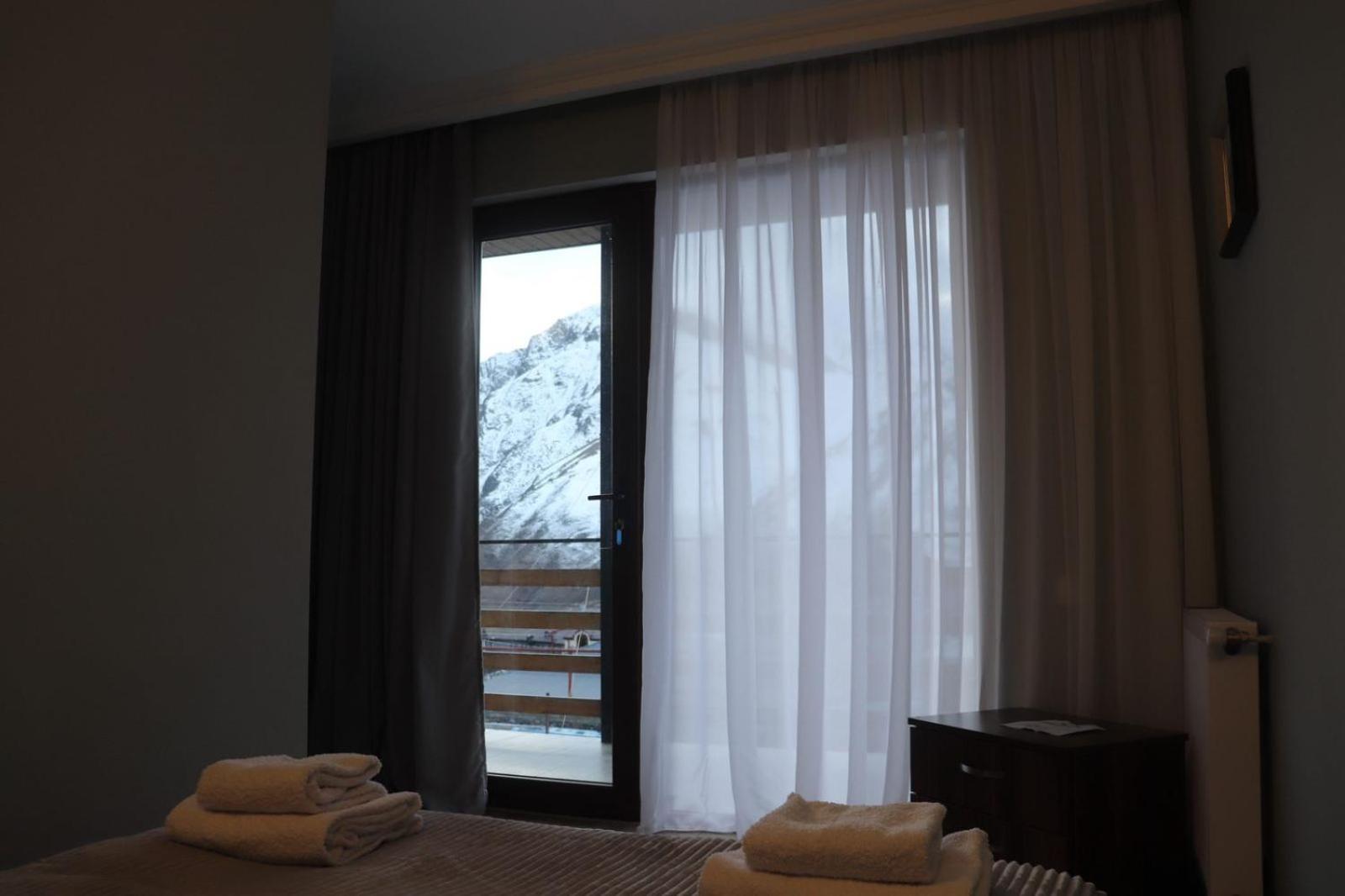 Guesthouse Relax In Kazbegi ภายนอก รูปภาพ