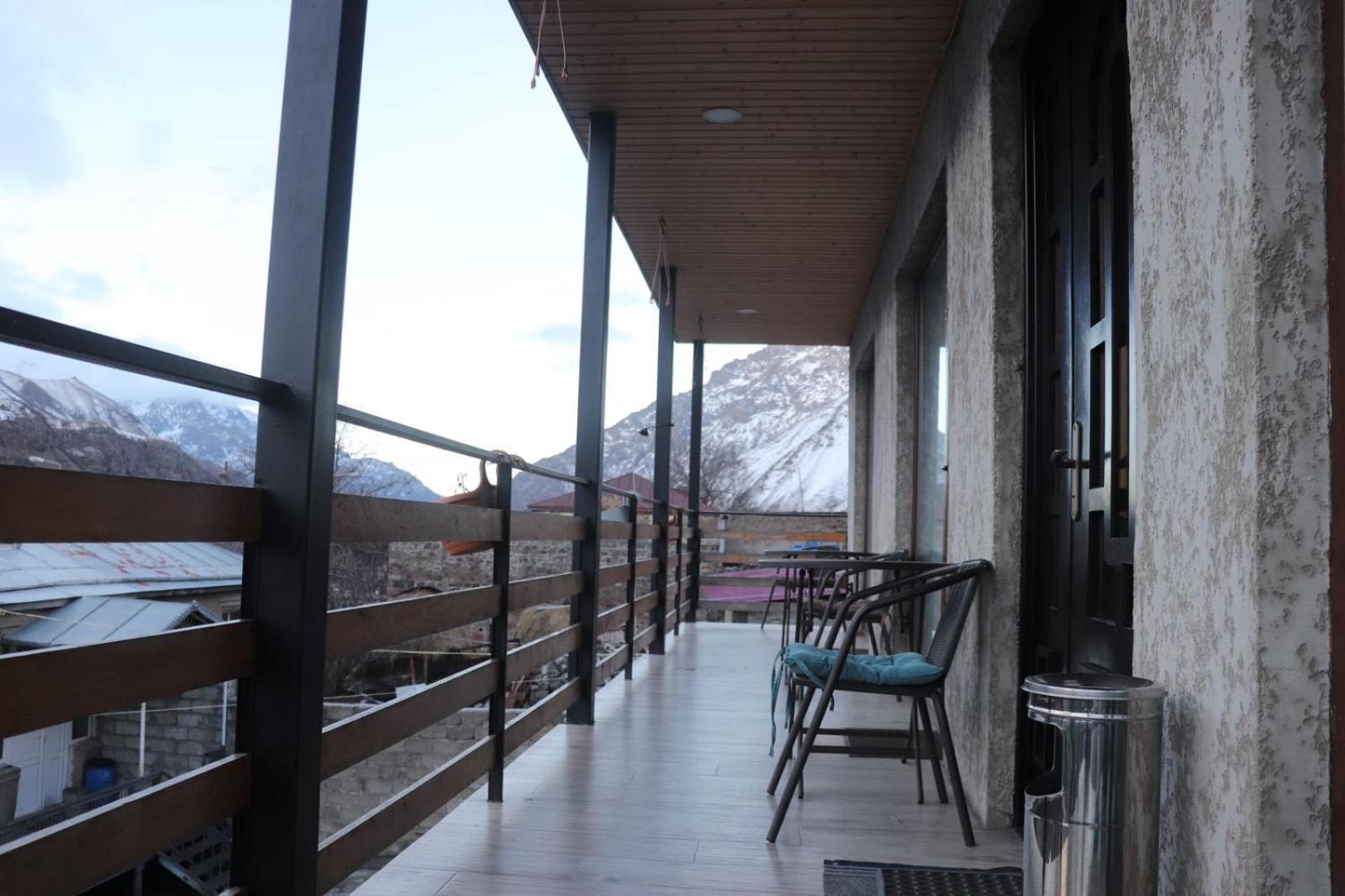 Guesthouse Relax In Kazbegi ภายนอก รูปภาพ