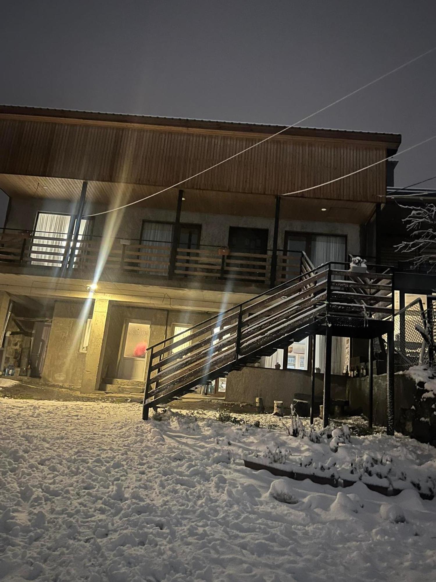 Guesthouse Relax In Kazbegi ภายนอก รูปภาพ