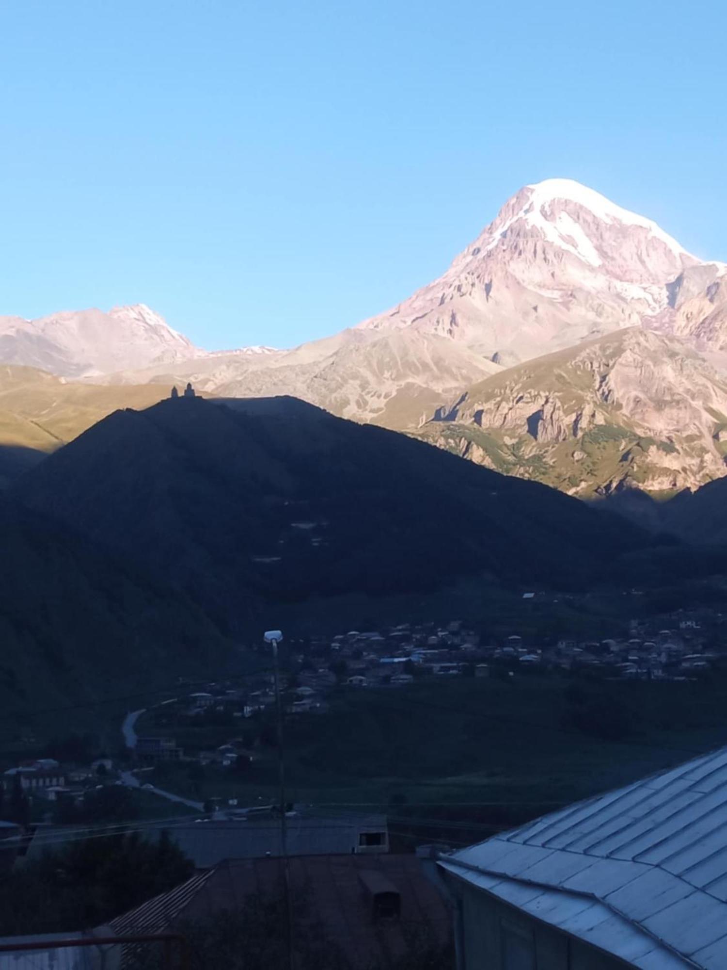 Guesthouse Relax In Kazbegi ภายนอก รูปภาพ