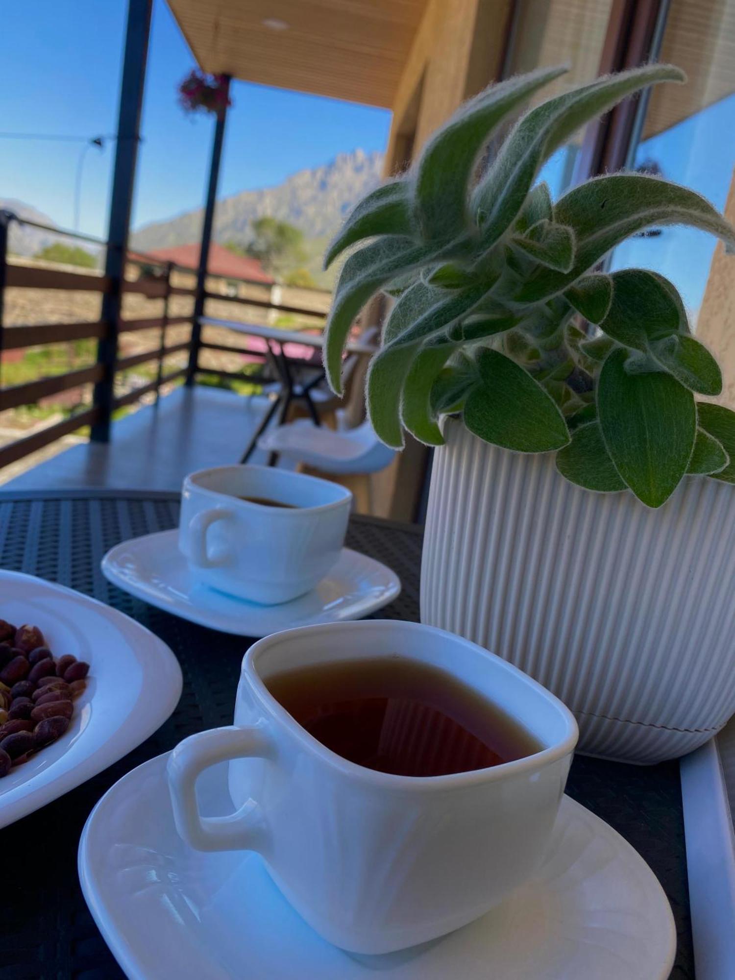 Guesthouse Relax In Kazbegi ภายนอก รูปภาพ